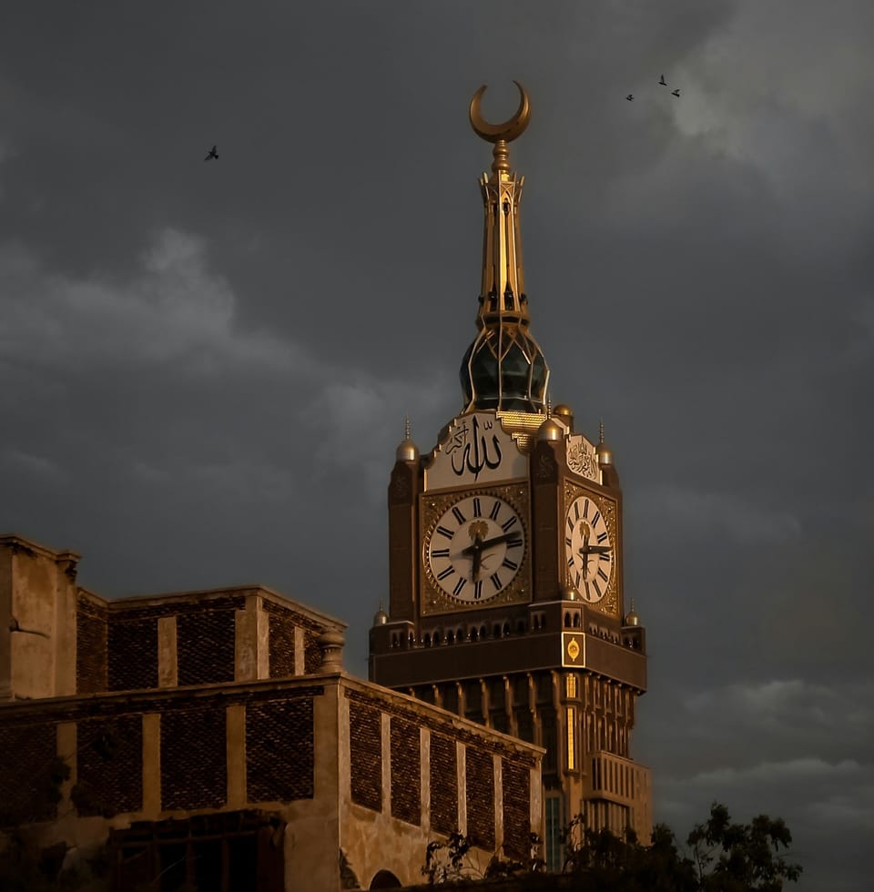 R001 - Makkah Clock Tower Breakfast: Reflecting on Blessings and Giving